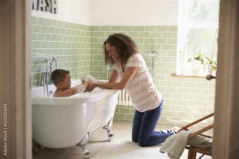 mom and son in bath porn